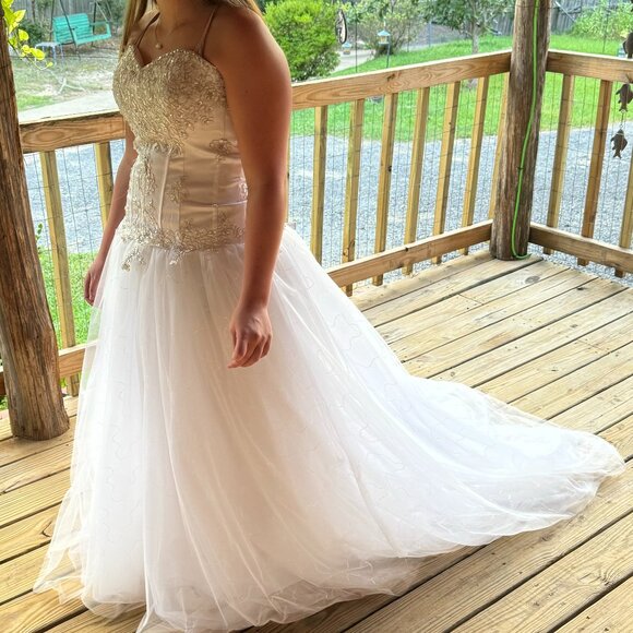 Source Unknown Dresses & Skirts - Wedding Dress